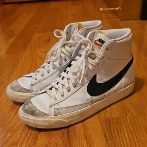 Nike White and Black Blazers Size 8 Athletic Shoes